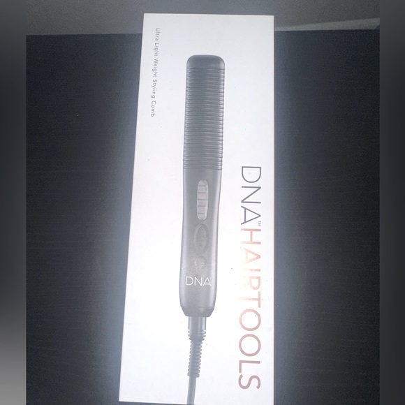 DNA Hairtools Styling Comb in black